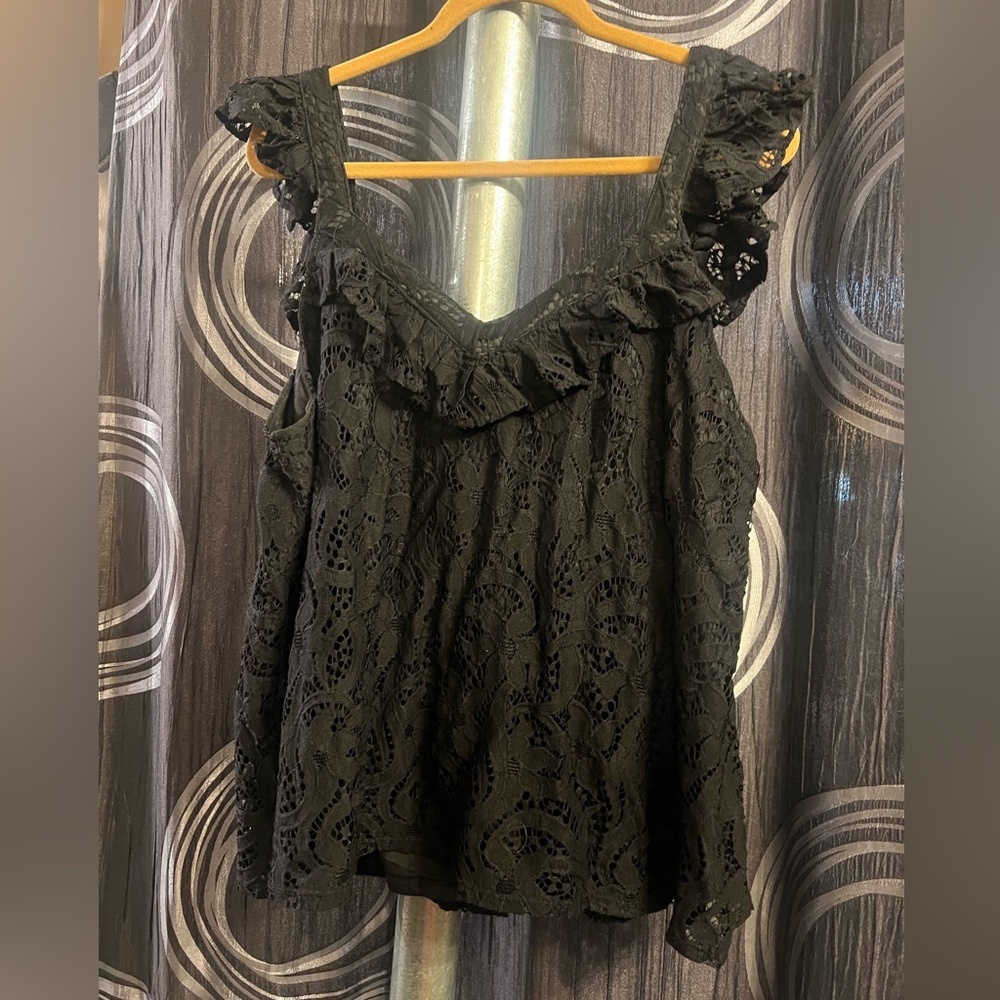 Torrid Lace Ruffle Button Front Size 2 - Picture 2 of 3